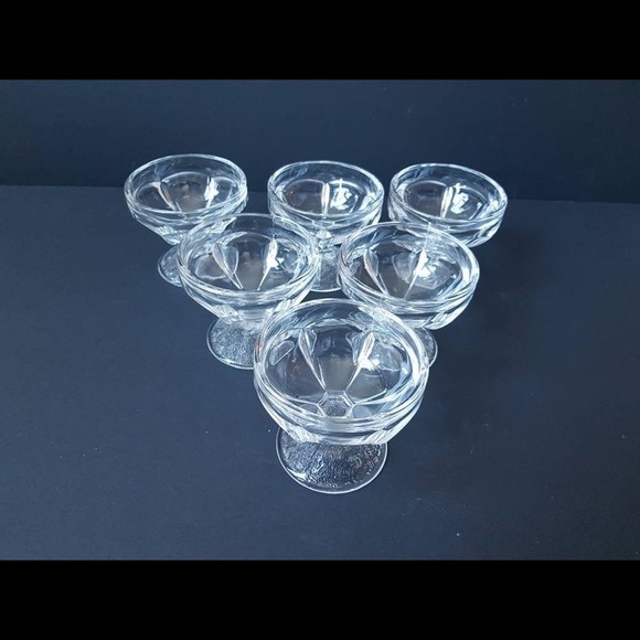 Dominion Glass Vintage Ice Cream cups - Picture 2 of 3